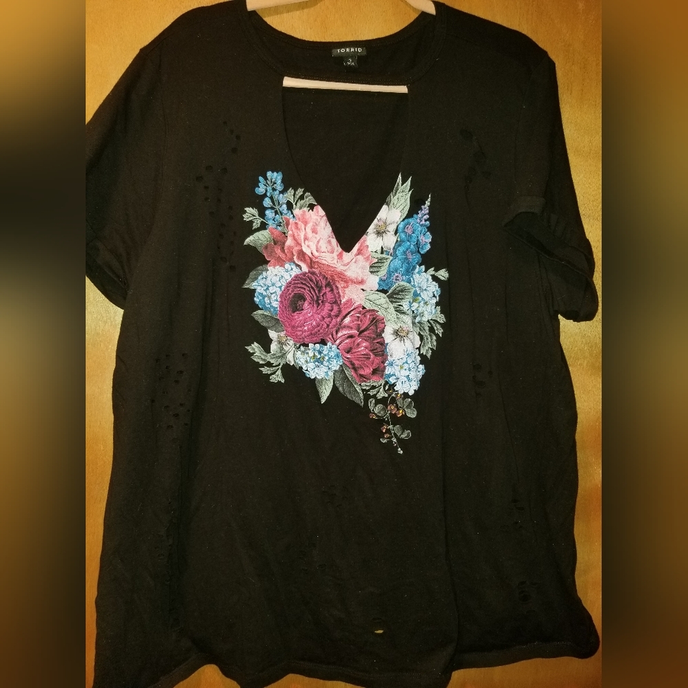 Torrid, 3x, Back v-neck, Distressed